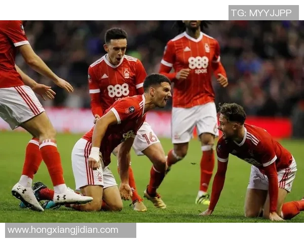 欧冠热刺逆转曼联红牌争议引发全场热议与转会传闻涌现